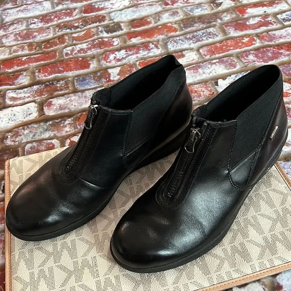 * Aravon black, leather ankle boots with front zipper